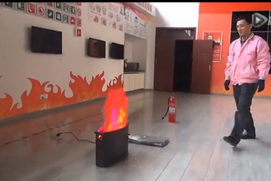 油鍋火災(zāi)滅火演示場(chǎng)景