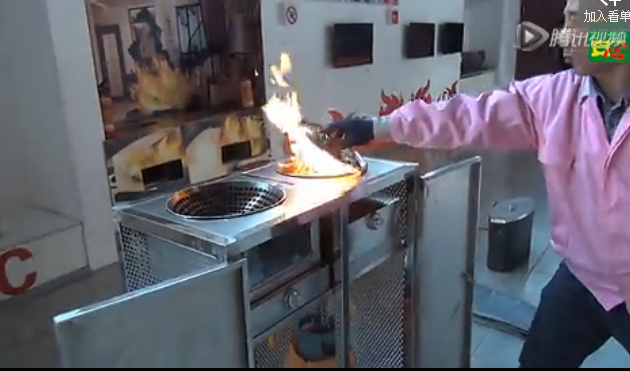 燃氣火災鍋蓋滅火演示場景: