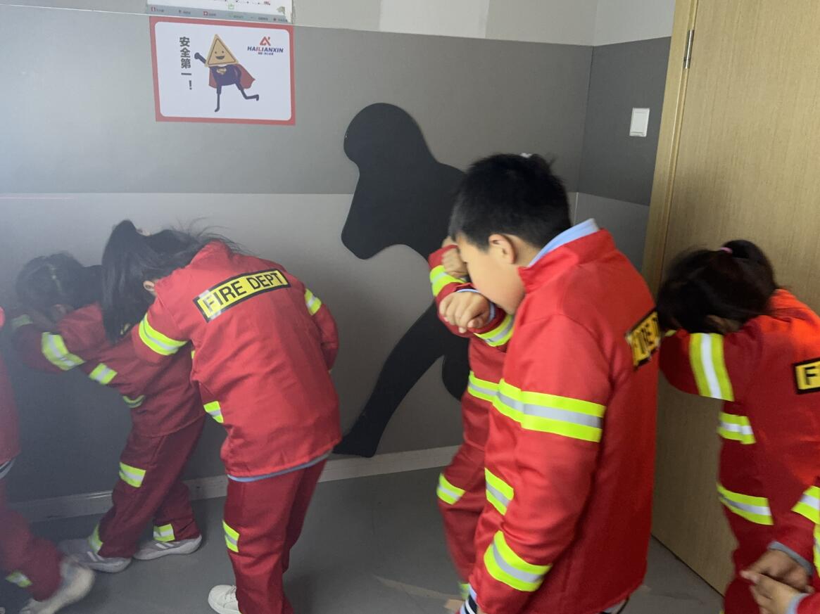 火災(zāi)煙霧逃生體驗(yàn)設(shè)備 火災(zāi)煙霧逃生體驗(yàn)設(shè)備